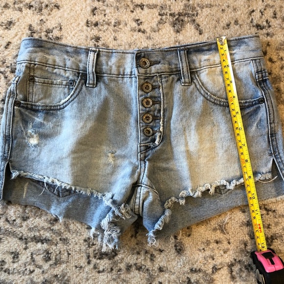 Free People Raw Edge Denim Distressed Cut-off Shorts Size 24 - Picture 10 of 15